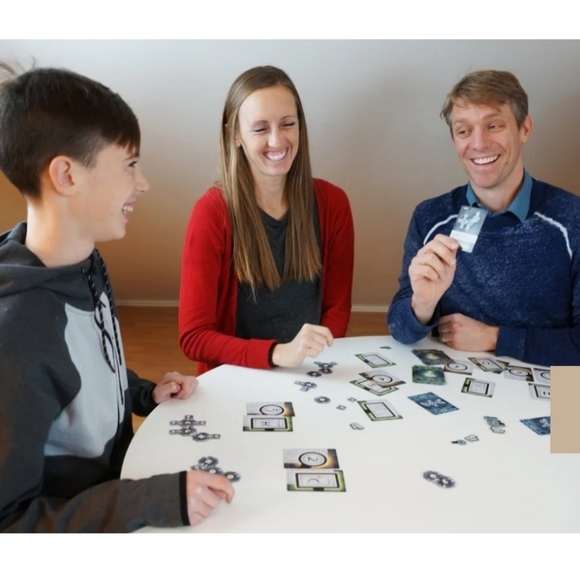 Genius Games COVALENCE: A Molecule Building Game - Picture 16 of 16